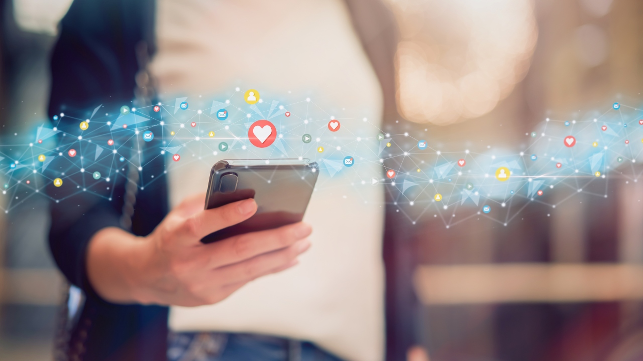 5 soruda sosyal medya düzenlemesi