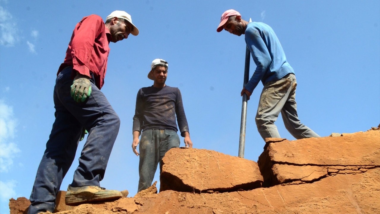 Sabah erken saatlerde ocağa gelerek hava kararıncaya kadar çalıştıklarını anlatan Akkuş, şöyle konuştu: