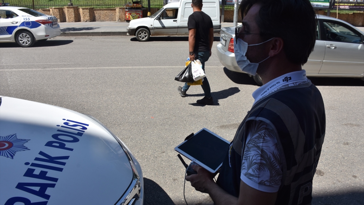 İl Emniyet Müdürü İbrahim Ergüder, gazetecilere, Covid-19 tedbirleri kapsamında alınan kararların uygulanması için çalışmalarını sürdürdüklerini belirtti. 