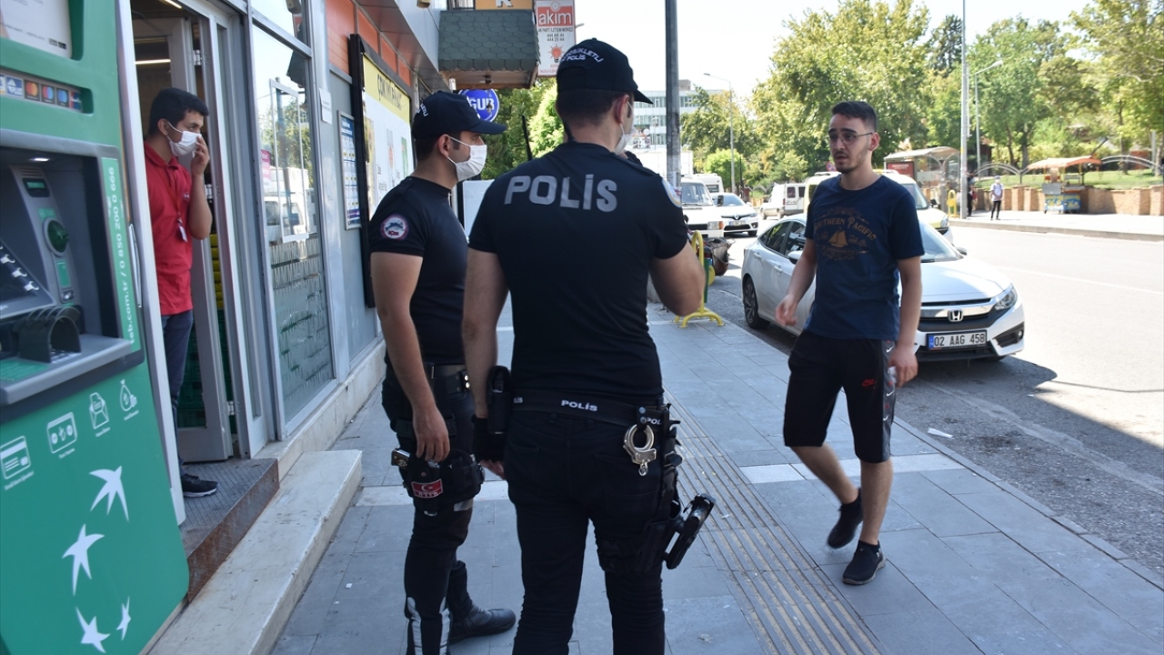 Ergüder, Valilikçe alınan kararların diğer kurum ve kuruluşlarla uygulandığını aktararak herkesin sosyal mesafe ve maske kurallarına uymasını istedi. 