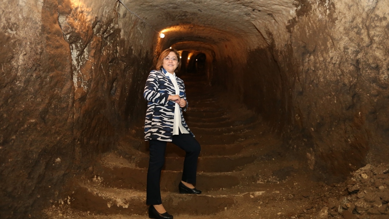 UNESCO Dünya Geçici Miras Listesi`nde yer alan Gaziantep Kalesi`nde gerçekleştirilecek çalışmalarla tünellerinin devamının ortaya çıkarılması ve turizme kazandırılması hedefleniyor. 