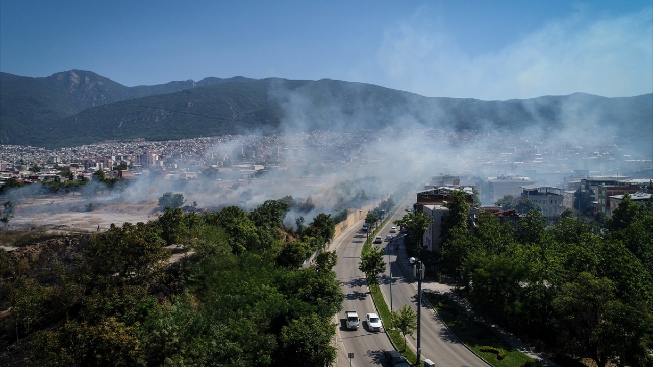 Bursa`da otluk alanda çıkan yangının kontrol altına alınması için çalışma başlatıldı.