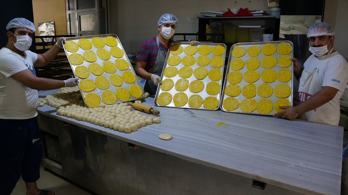 Misafirlere bayramda taplama ikram edildiğini belirten Saygı, "Bayramda misafirlerim gelecek, taplama alıp eve götürüyorum. Çok seviyoruz. Tadı çok güzel." diye konuştu.