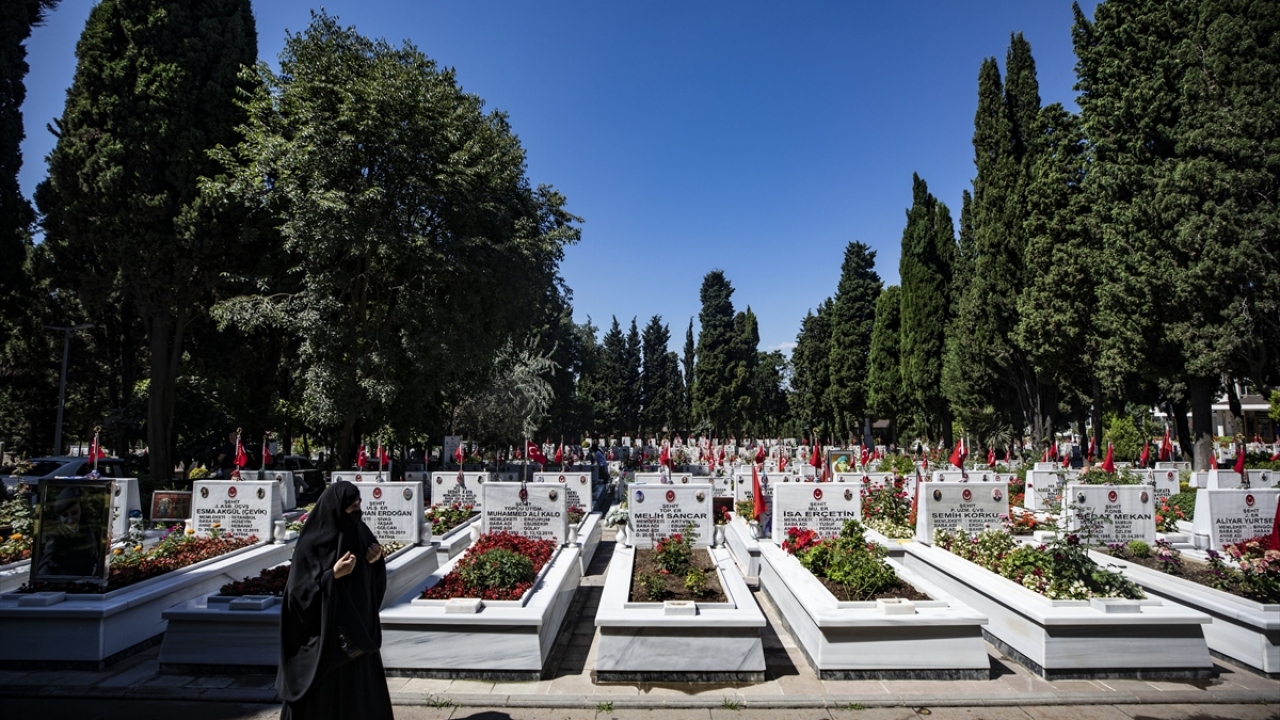 Konuşması sırasında duygulanan Kolay, "O gittikten sonra bize bayram olmadı." dedi.