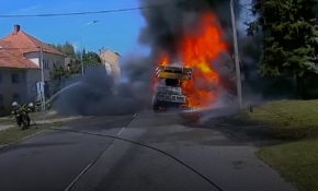 Çekya'da yangına müdahale eden itfaiye ekibi ölümden döndü