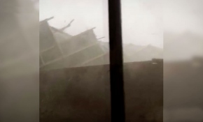 Sivas'ta şiddetli rüzgar nedeniyle evlerin çatıları uçtu