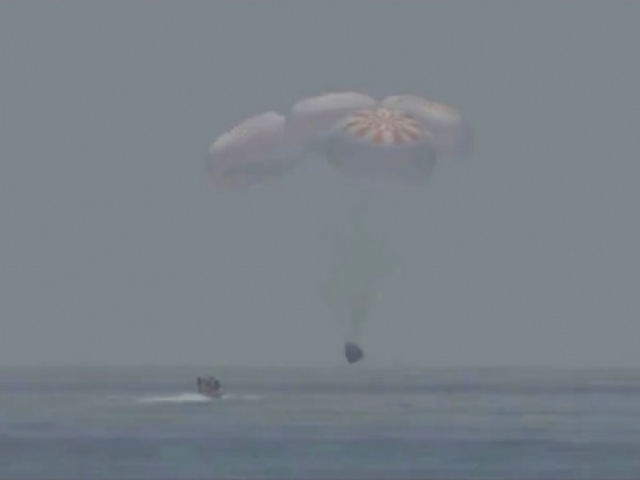 İki astronotu taşıyan SpaceX kapsülü Dünya'ya döndü