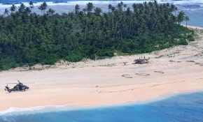 Pasifik'teki kayıp denizciler, kumsala yazdıkları 'SOS' mesajıyla kurtuldu