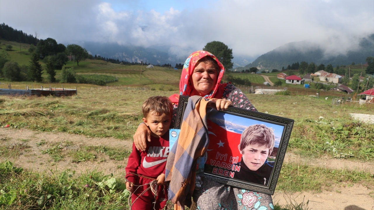 Anne Ayşe Bülbül, yaşadıklarını tarif etmekte zorlandığını, Allah`tan kimseye evlat acısı yaşatmamasını dilediğini söyledi.