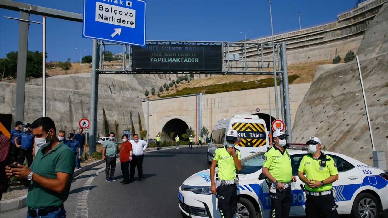 Eylem yapan servisçilerden Deniz İbiş, pandemi nedeniyle yaklaşık 6 aydır kontak açmadıklarını söyledi. 