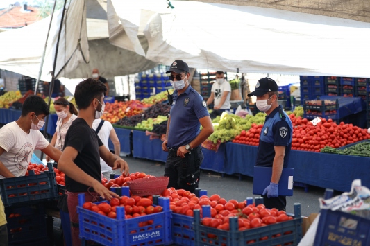 Üsküdar ve Ümraniye'de Kovid-19 denetimleri