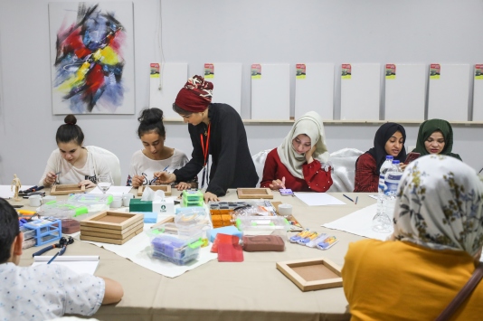 Gazzeli sanatçı İsrail ablukasına rağmen mozaik sanatını canlandırmak istiyor