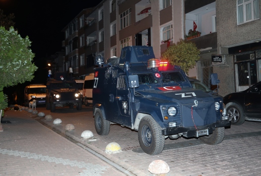 İstanbul’da park halindeki araç alev aldı