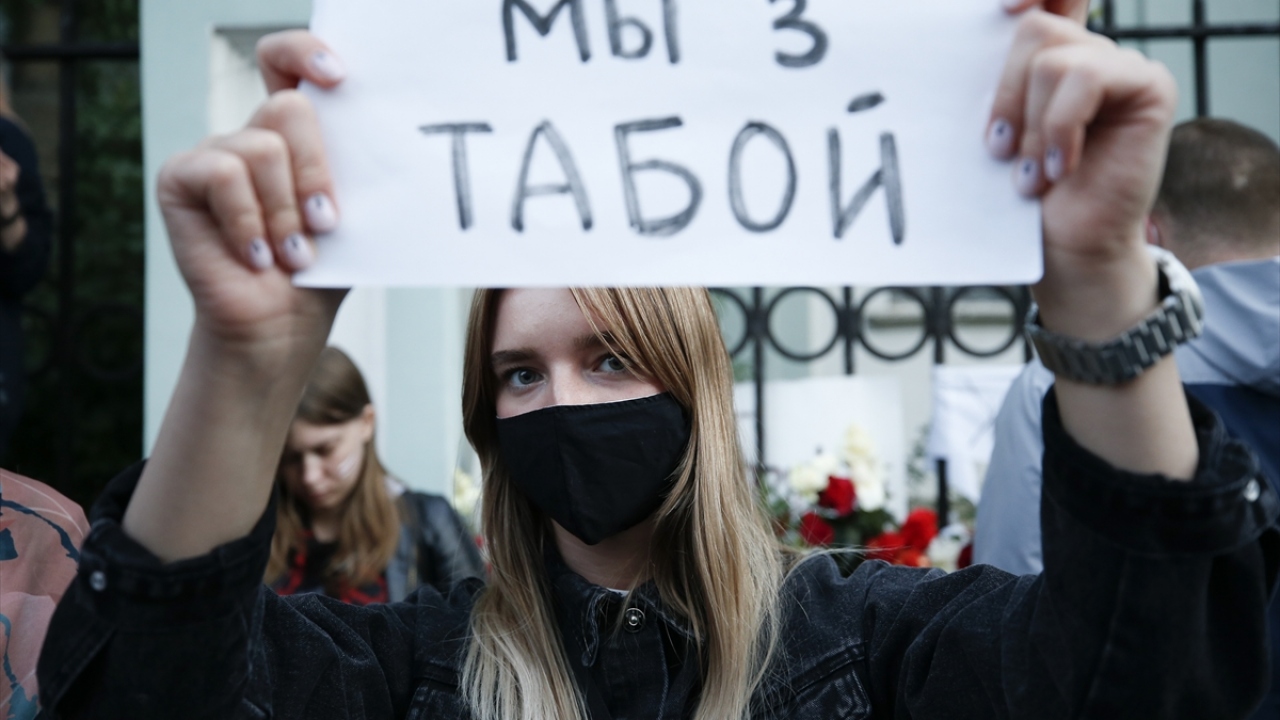 Öte yandan Belarus’un yurtdışındaki bazı büyükelçilikleri önünde de protesto gösterileri yapıldı.