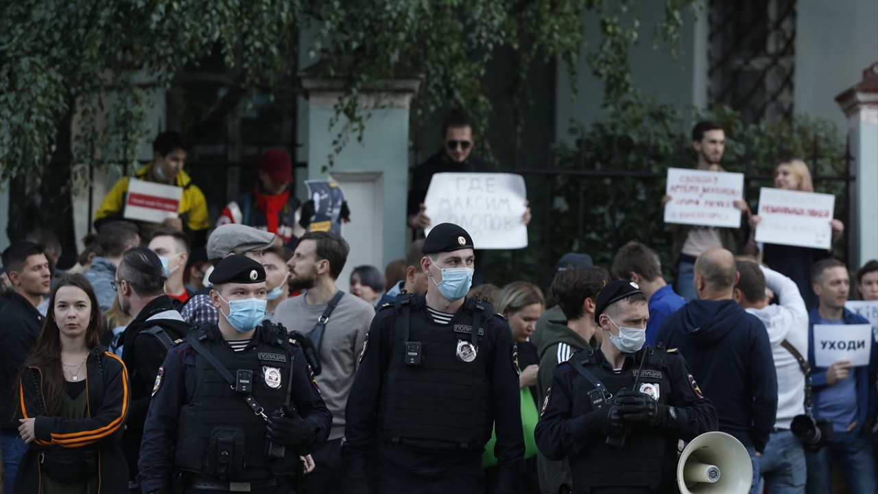 Belarus’ta Cumhurbaşkanlığı seçimlerinde, Merkez Seçim Komisyonunun açıkladığı kesin olmayan sonuçlara göre, mevcut Cumhurbaşkanı Aleksandr Lukaşenko yüzde 80 oy alarak seçimin galibi olmuştu.