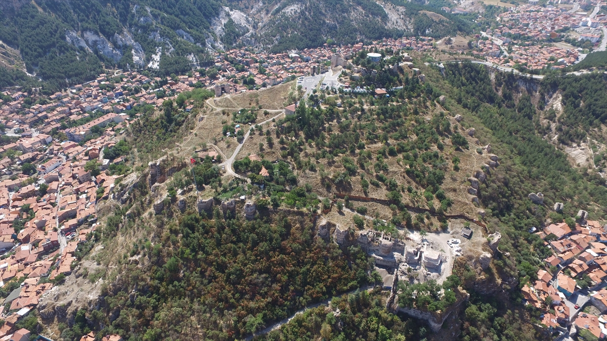 Kalenin bulunduğu bölgenin Frig medeniyetine dayandığının değerlendirildiğini belirten İpekçioğlu, şöyle devam etti: