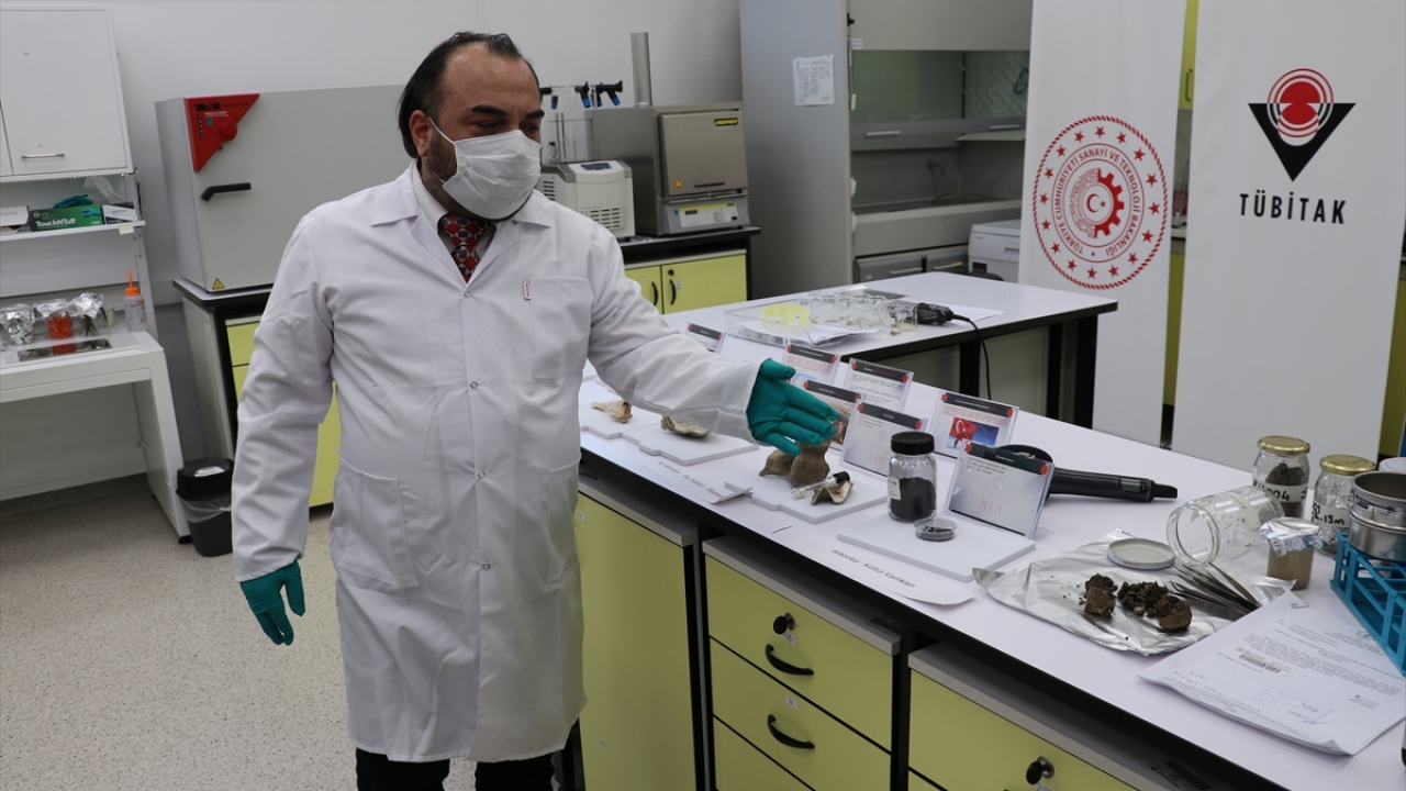 TÜBİTAK MAM Karbon 14 Laboratuvar Sorumlusu Dr. Turhan Doğan, Karbon 14 Laboratuvarının 2016 yılında son teknoloji kullanılarak kurulduğunu söyledi.