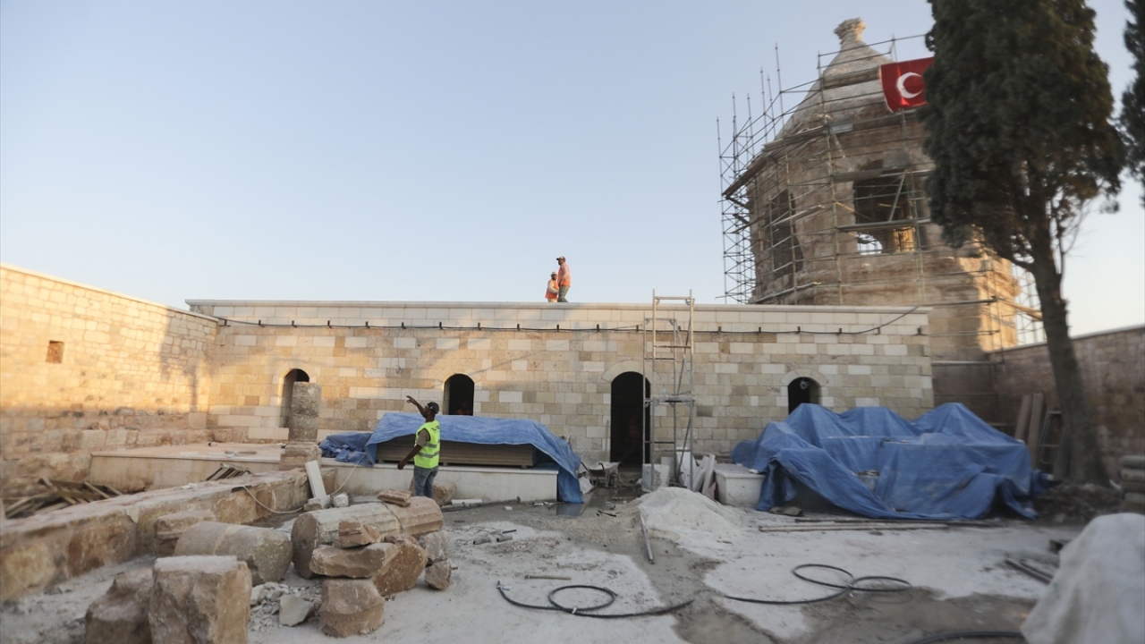 Zeytin Dalı Harekatı ile Afrin ilçesini terör örgütü YPG/PKK’dan arındıran Türkiye, ilçede terör örgütünün tahrip ettiği kültürel varlıklara sahip çıkmaya devam ediyor.
