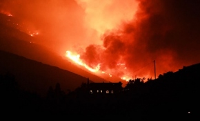 Los Angeles yakınlarında çıkan yangın hızla yayılıyor