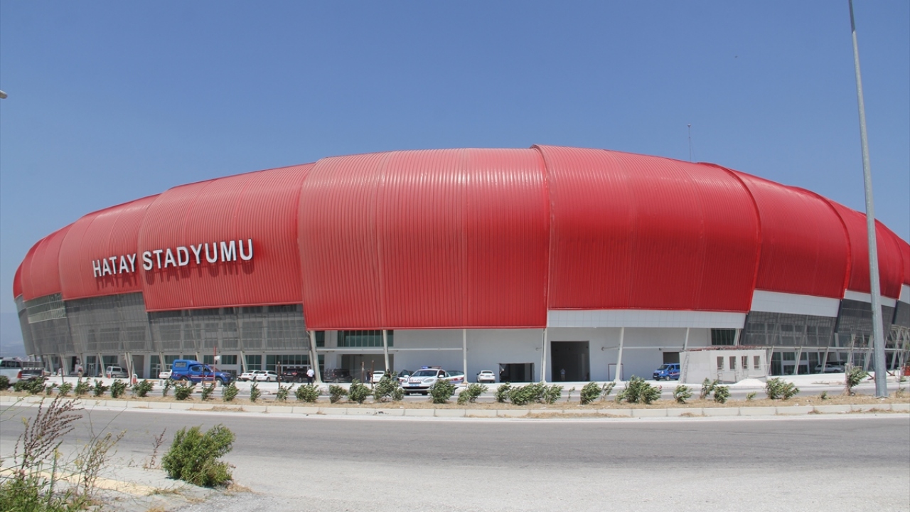 Doğan, burada gazetecilere yaptığı açıklamada, Süper Lig`e yükselen Hatayspor`un "yeni yuvasını" hazır hale getirmek için büyük gayret içerisinde olduklarını söyledi.