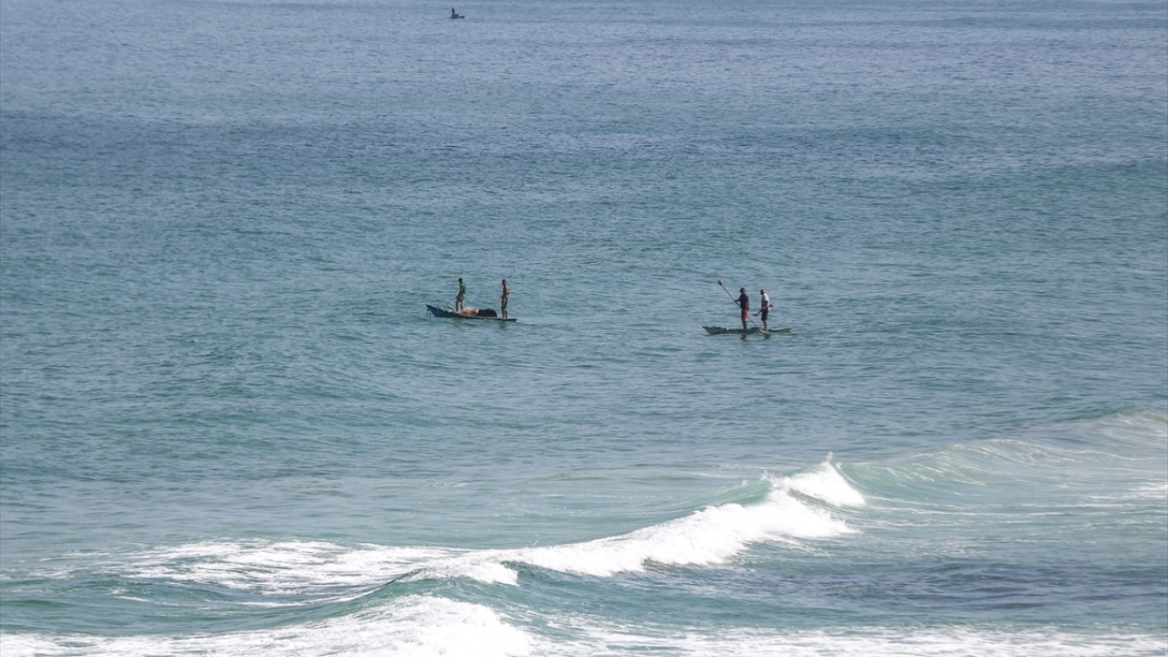 İsrail’in yıllardır sürdürdüğü ablukaya karşılık, Filistinli gençler tarafından Gazze Şeridi’nden son günlerde gönderilen yanan balonlar, çevredeki İsrail yerleşim bölgelerinde 60 noktada yangına neden oldu.