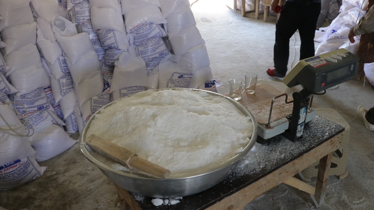 Evliya Çelebi`nin övgüyle bahsettiği tuz üretim alanı