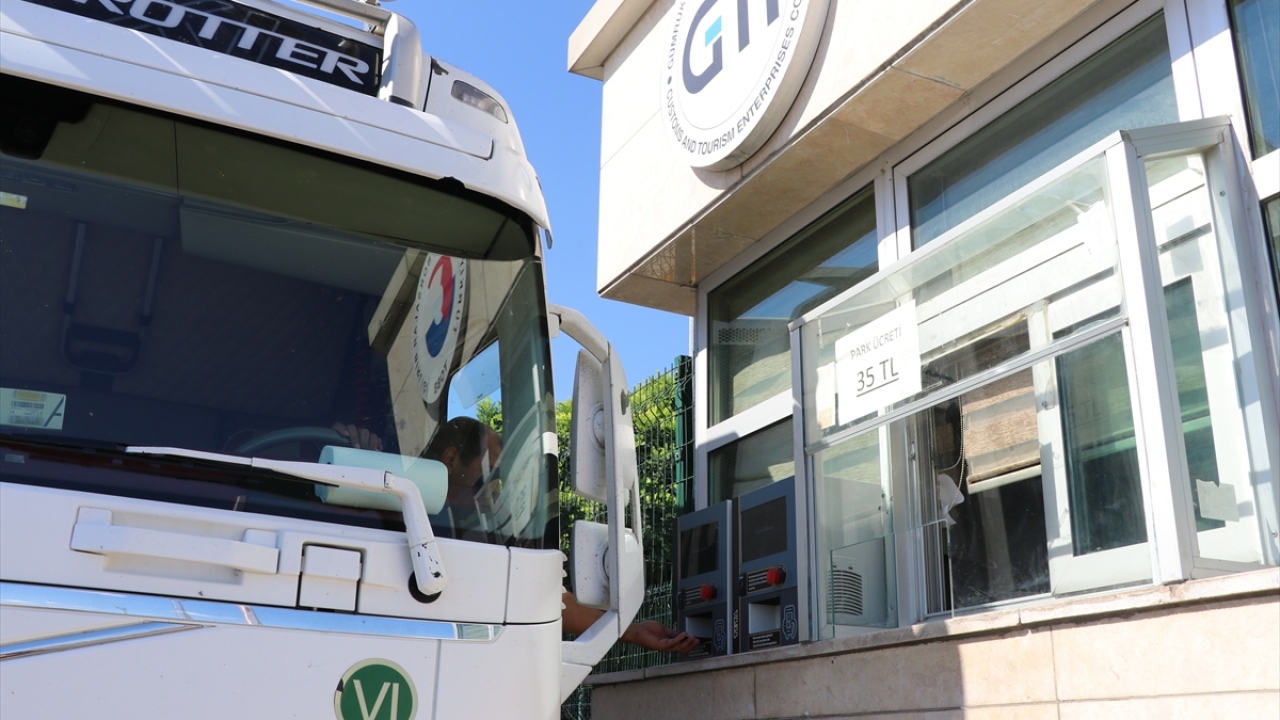 Sistem sayesinde yurt dışına yük taşıyan tır sürücüleri, sınır kapısında sıranın ne zaman kendilerine geleceğini öğrenebiliyor, böylece gümrük kapısı önünde bekleme yapmadan yurt dışına çıkabiliyor.