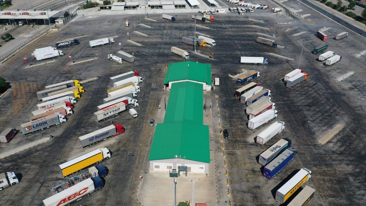 Uluslararası Nakliyeciler Derneği (UND) İcra Kurulu Başkanı Alper Özel,  AA muhabirine yaptığı açıklamada, pilot uygulamanın bir süre daha devam edeceğini söyledi.