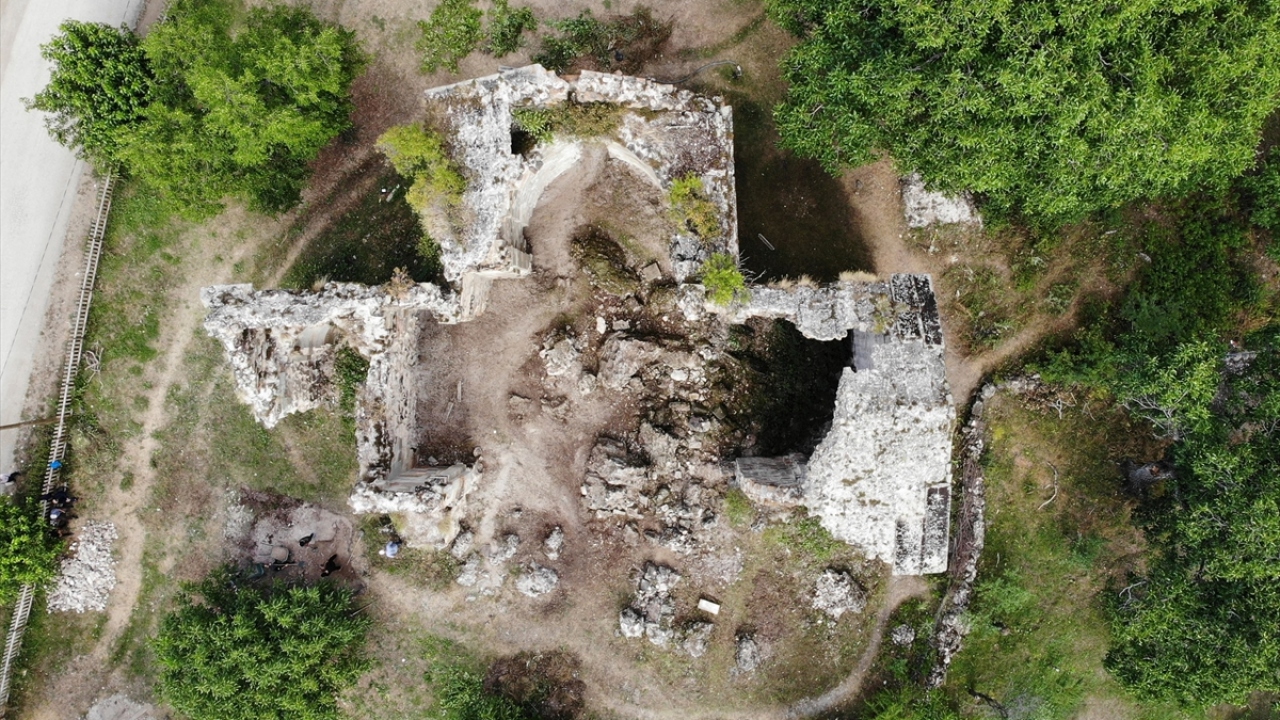Kazı başkanı Aytekin, gazetecilere, Tibeti Kilisesi`nin bölgedeki en önemli manastır yapılarından biri olduğunu söyledi.