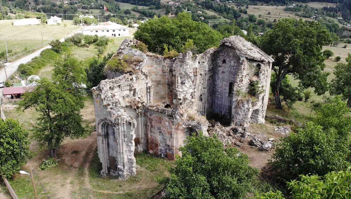 Farklı üniversitelerden arkeolog, sanat tarihçi, mimar ve konservatör gibi 15 bilim adamının projede görev aldığını belirten Aytekin, çalışmanın yaklaşık 4 yıl olarak planlandığını ifade etti.