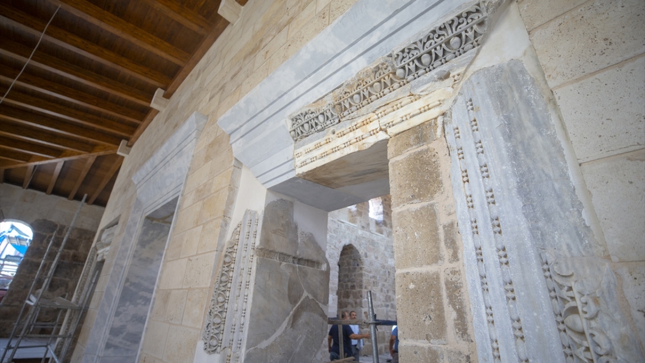 Şahzede Korkut`un ise eseri cami olarak vakfettiğine işaret eden Coşar, 1896`ya kadar ibadet edilen caminin, Kaleiçi`nde çıkan yangın sonucu minaresinin külahıyla çatısının tamamen yandığını söyledi.