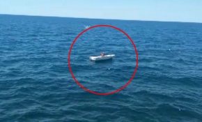 Denizde 3 gündür yardım bekleyen balıkçı kurtarıldı