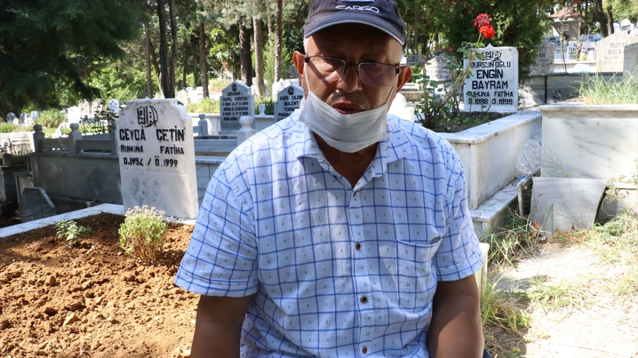Abdulkadir Çetin ise depremde ailesiyle enkaz altında kaldıklarını anlattı.