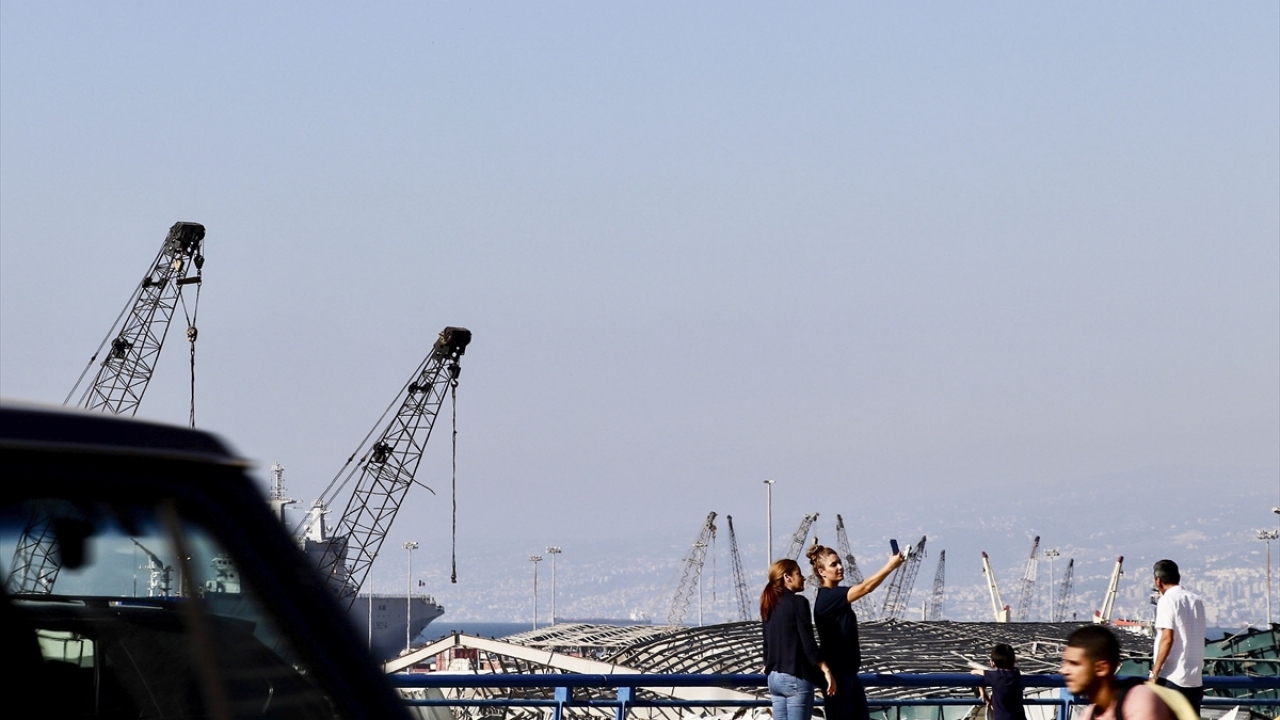 Arap divası Feyruz`un uğruna ağıtlar yaktığı Beyrut şehri, üst üste gelen felaketlerin izlerinin silineceği günleri bekliyor. 