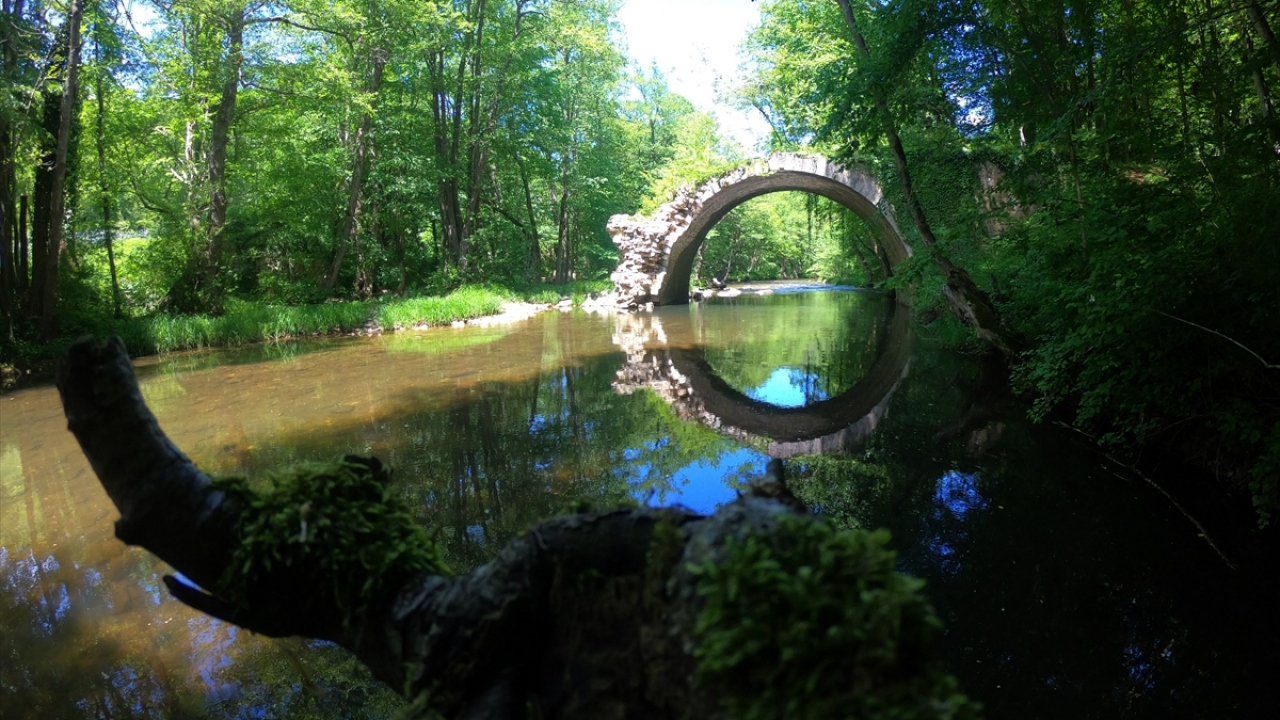 Bir ayağı Türkiye, diğer ayağı Bulgaristan`da olan üç kemerinden sadece bir kemeri ayakta kalabilen Volçan Köprüsü`nün restorasyonu için adımlar atılıyor.