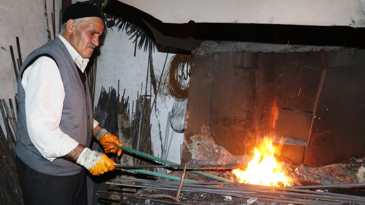 Yetiştirdiği çıraklar ekmek sahibi oldu