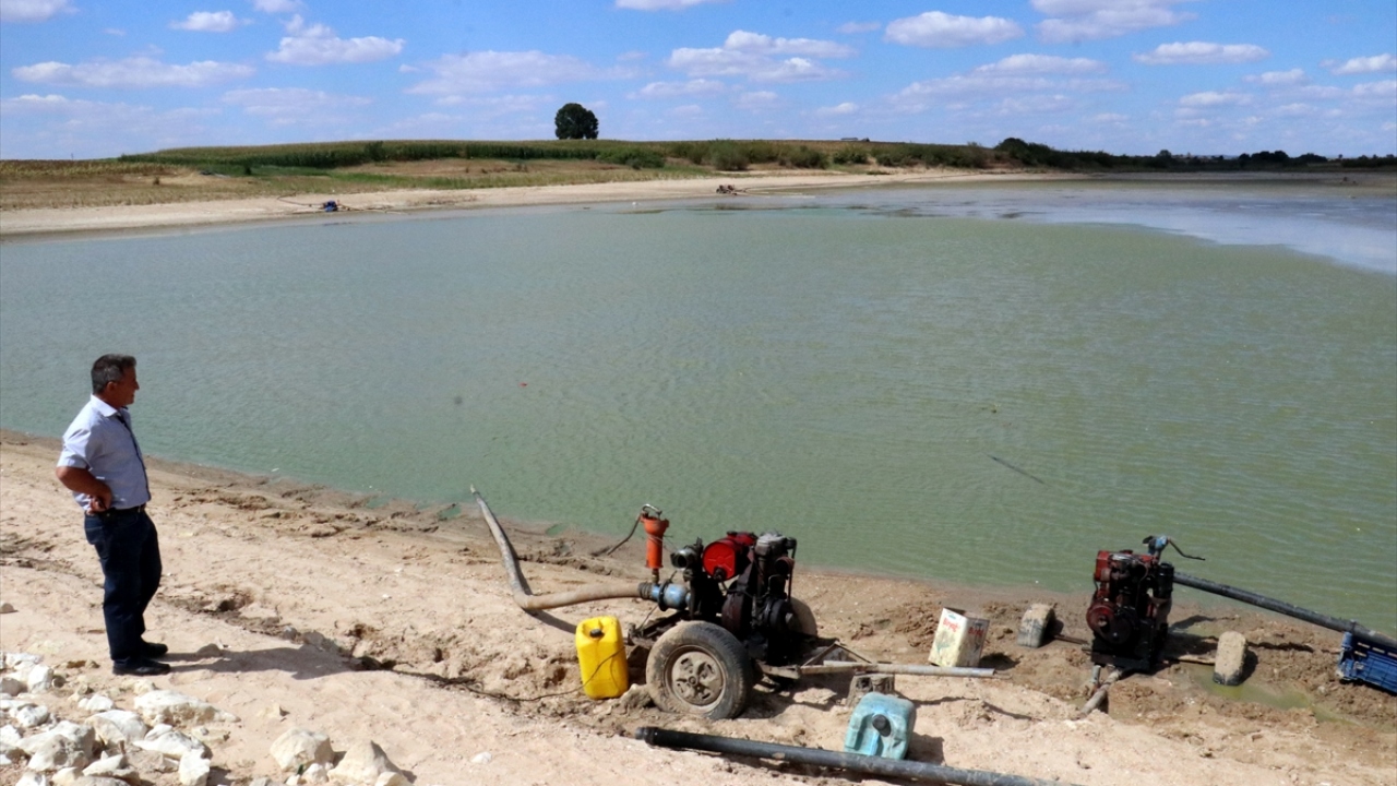 Ekipler gölette 14 su motoru olduğunu belirledi. Sulama durduruldu.