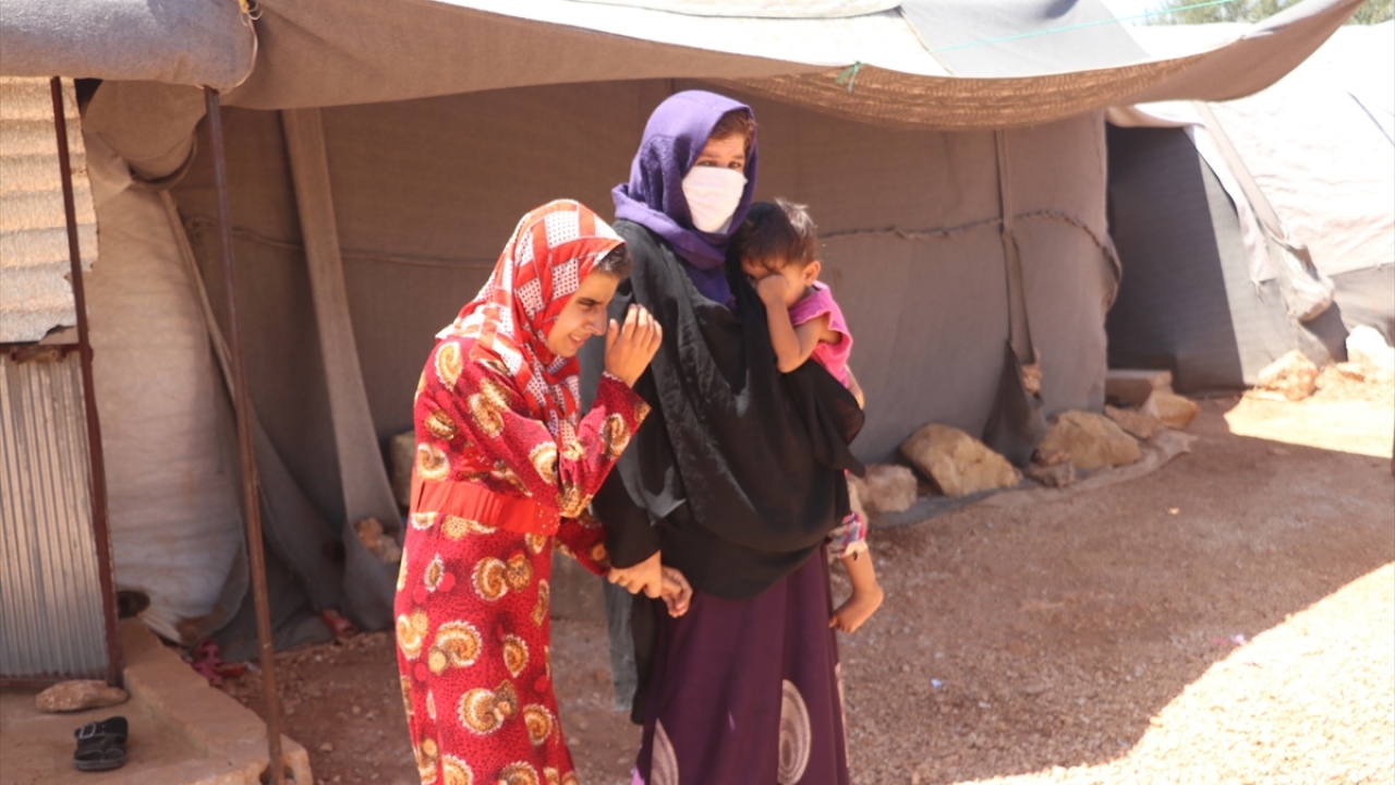 Musa ailesi, Beşşar Esed rejimi ve destekçilerinin bombardımanları nedeniyle yerinden edilerek İdlib`in Türkiye sınırında bulunan kamplara sığındı.