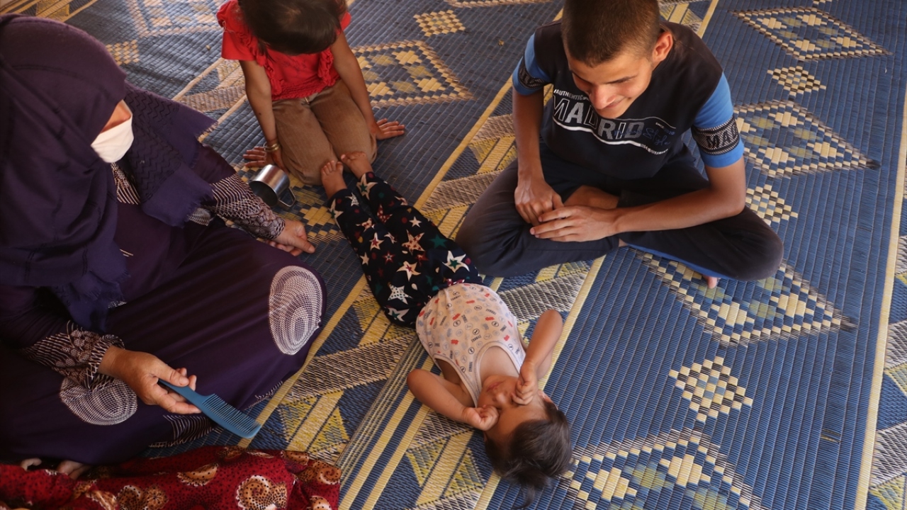 El Musa, çocuklarının gözlerinin açılması için muayene edilmeleri ve tedavi görmeleri konusunda acil yardım beklediklerini aktardı.