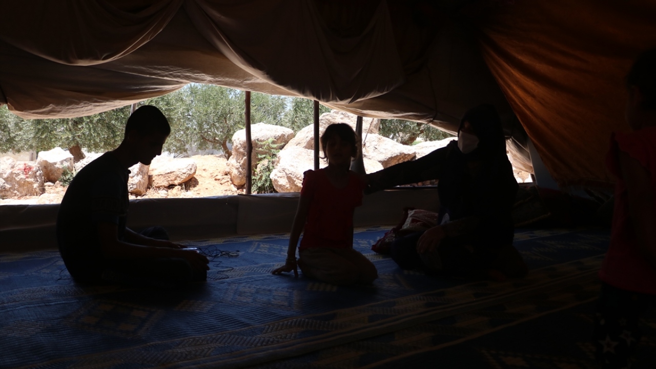 Musa, "Eşim iş bulamıyor. Bir poşet ekmek alacak paramız yok. Eşim iş aramaya çıktığında görmeyen 5 çocukla ilgilenmekte zorluk çekiyorum." dedi.