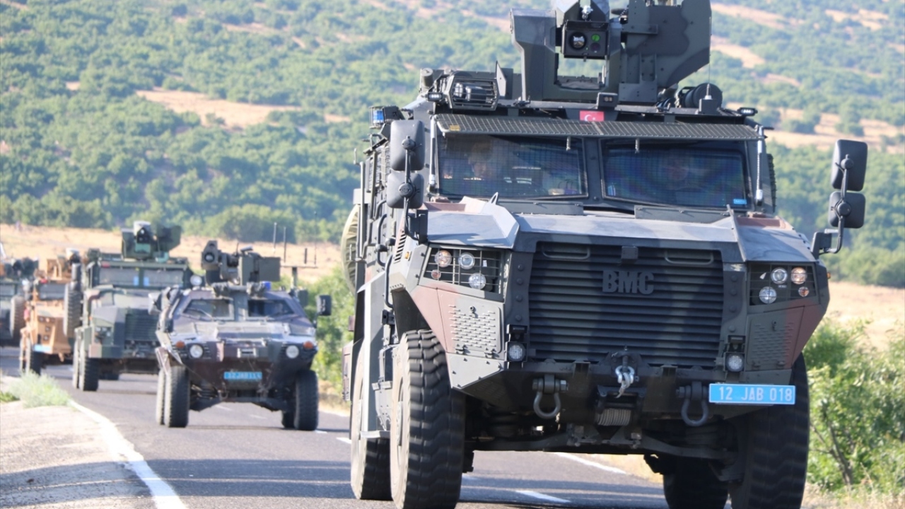“Bölücü terör örgütünü tamamen ülke gündeminden çıkarmak ve bölgede barındığı değerlendirilen teröristleri etkisiz hale getirmek maksadıyla Bingöl İl Jandarma Komutanlığınca “Yıldırım-6 Karacehennem” Operasyonu başlatıldı” denildi.