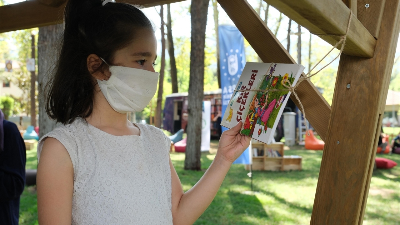 Kitapları "bir milletin yazılı ve derin hafızası" olarak nitelendiren Aktaş, şunları kaydetti: