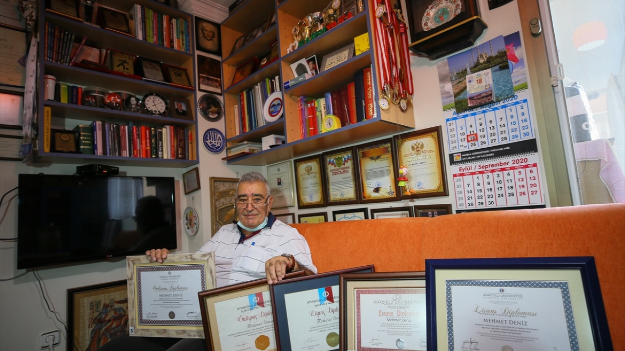 Rusça ve Almanca tercümanlık da yapmış