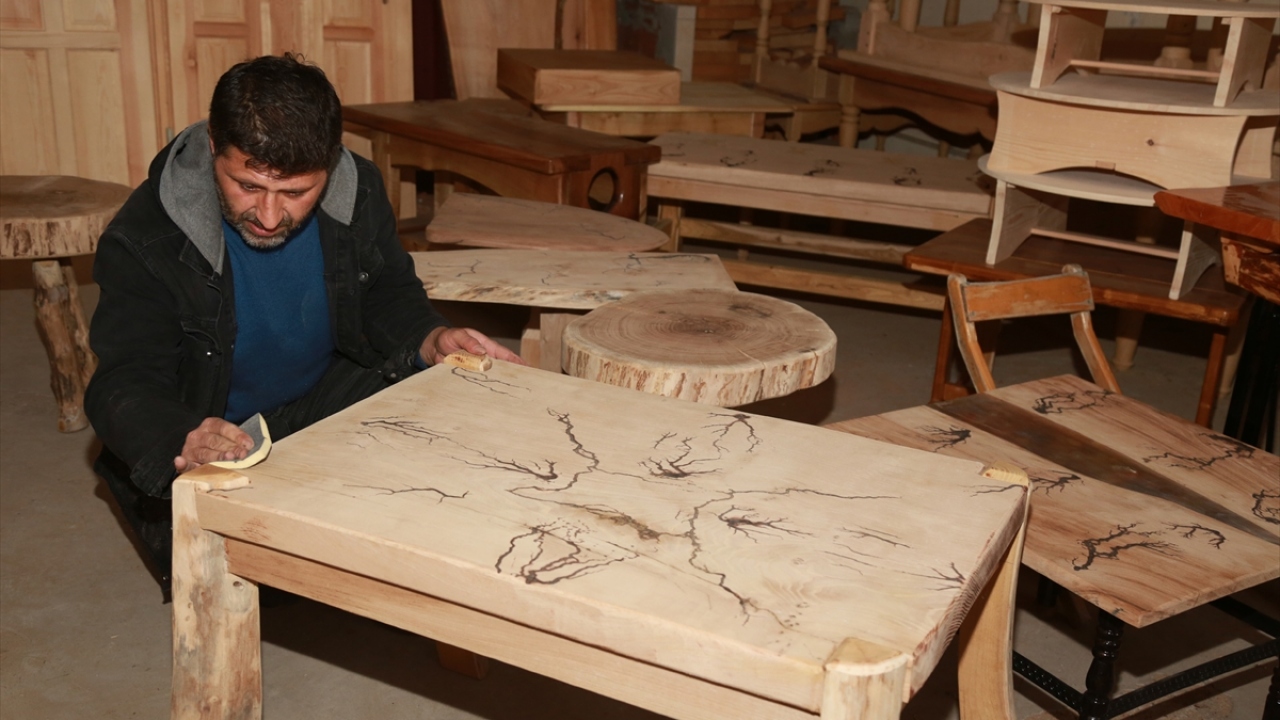 Çivi ve cıvata kullanmıyor