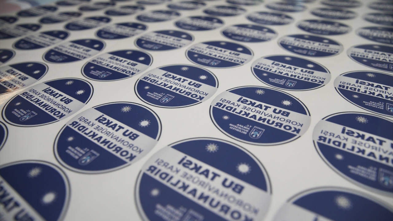 Ankara Büyükşehir Belediyesi iştiraki Beltema Sigorta Genel Müdürü Ali Çalışkan, taksilerin ardından dolmuş ve özel halk otobüslerine de ücretsiz şeffaf bölme yerleştirilmesi uygulamasının başladığını bildirdi.