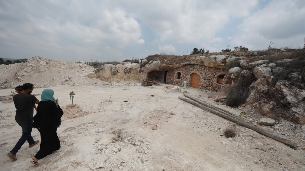 Filistinli inşaat mühendisi Amarne (30), yaklaşık iki yıl önce Batı Şeria`nın Cenin kentindeki Ferrasin köyünde bir ev inşa etmeye karar verdi. 