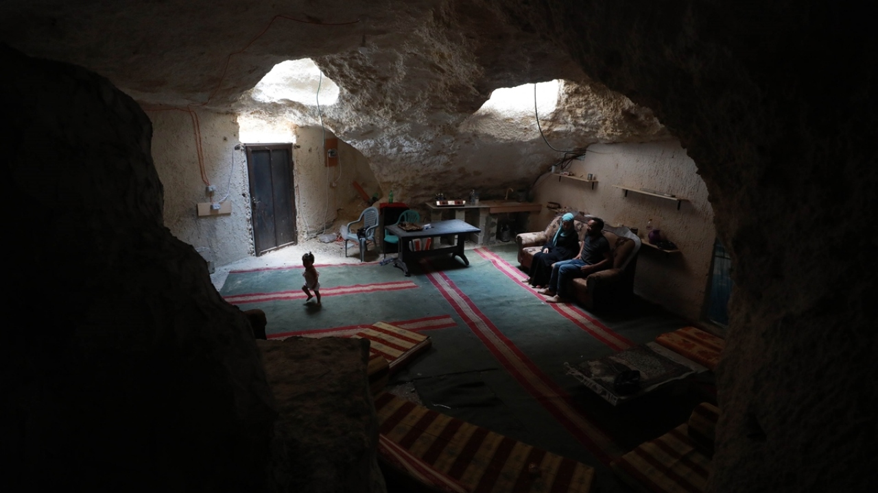 Ancak İsrail makamları, Ferrasin`in Oslo Anlaşması`na göre idare ve güvenliği İsrail`e bırakılan "C" bölgesinde olduğu gerekçesiyle buna izin vermedi.