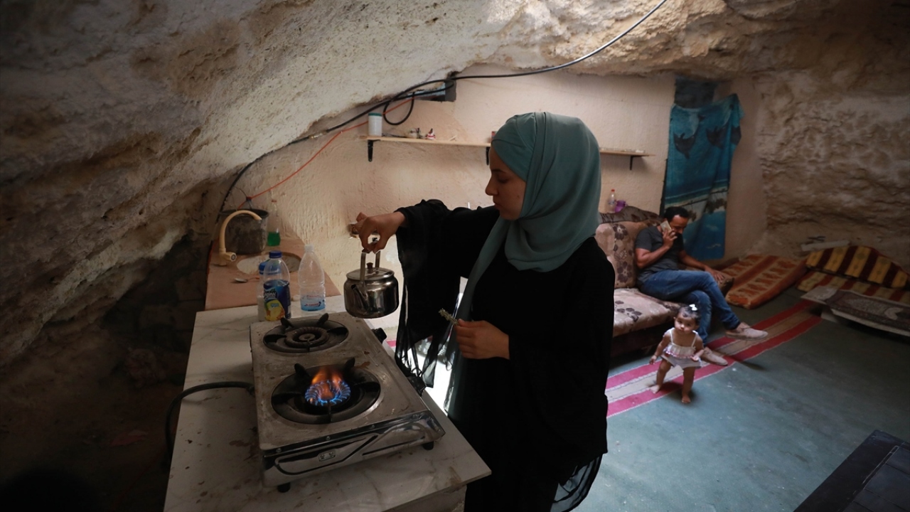 Filistinli mühendis, uluslararası yetkililerden, İsrail`e yıkım ve sınır dışı etme emirlerini durdurması için baskı yapmalarını istedi.