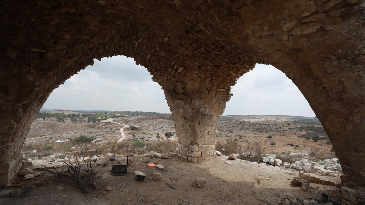 Meclis Başkanı Amarne, Ferrasin köyünü korumak ve sakinlerini yerlerinde tutmak için Filistin makamlarıyla ve avukatlarla görüşmeler yapıyor. 
