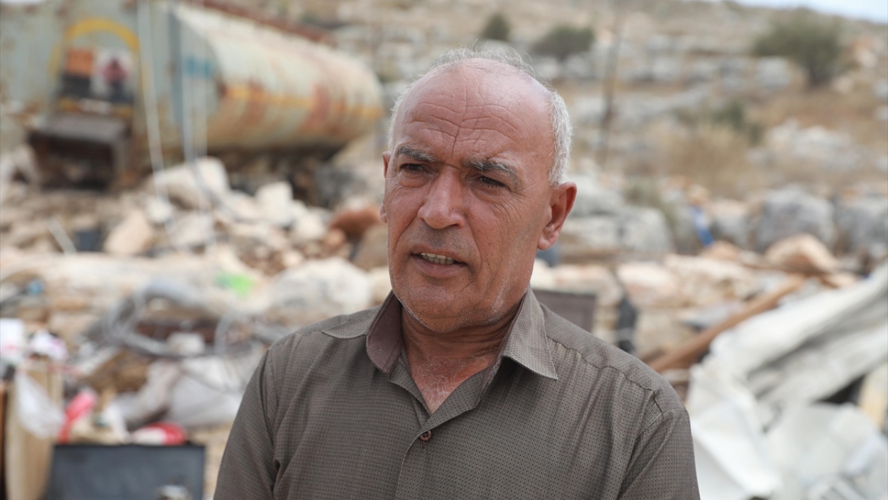 Ferrasin Köyü Meclis Başkanı Mahmud Amarne, köyün yüz yılı aşkın bir mazisi olduğunu, halihazırda tarım ve hayvancılıkla iştigal eden 200 kişinin burada yaşadığını söyledi. 